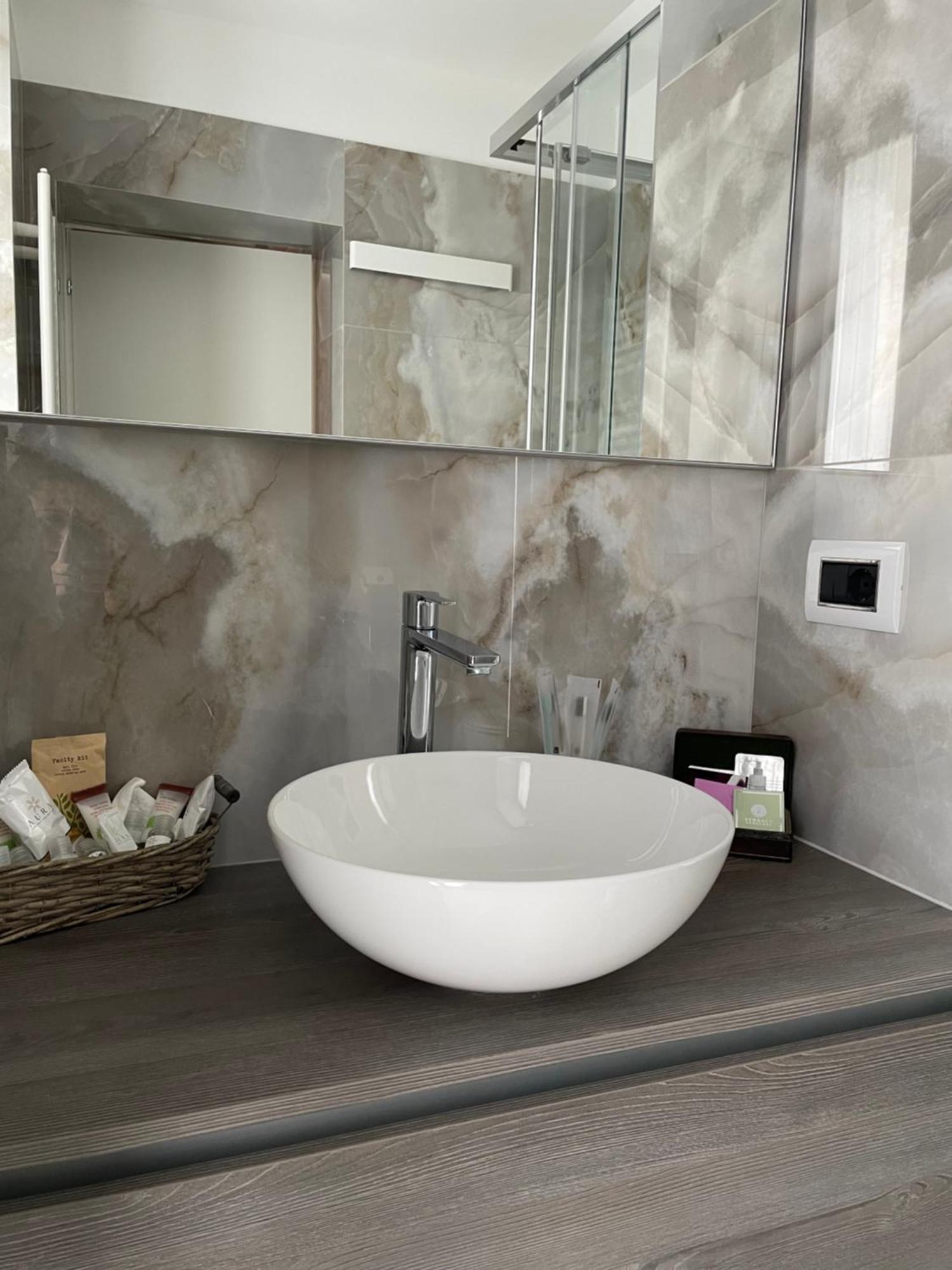 Peonia Apartment - Appartamento Vista Lago Lezzeno Eksteriør bilde
