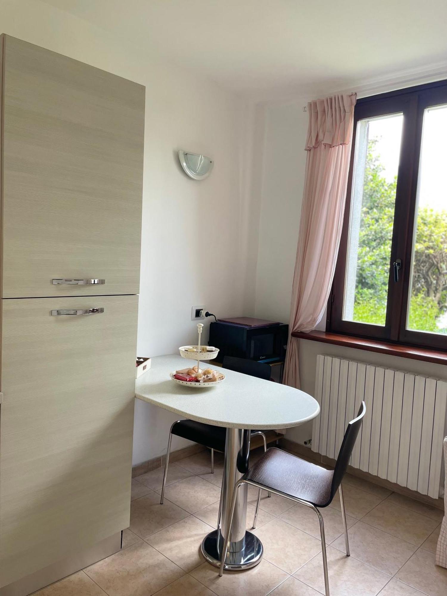 Peonia Apartment - Appartamento Vista Lago Lezzeno Eksteriør bilde